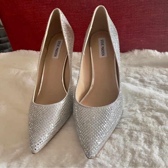 PreLoved Steve Madden Rhinestone pumps - Picture 1 of 8